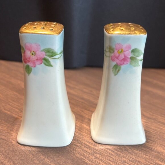 Vintage made in Japan hand painted Ceramic Salt & Pepper Shakers Floral Design - Picture 4 of 8